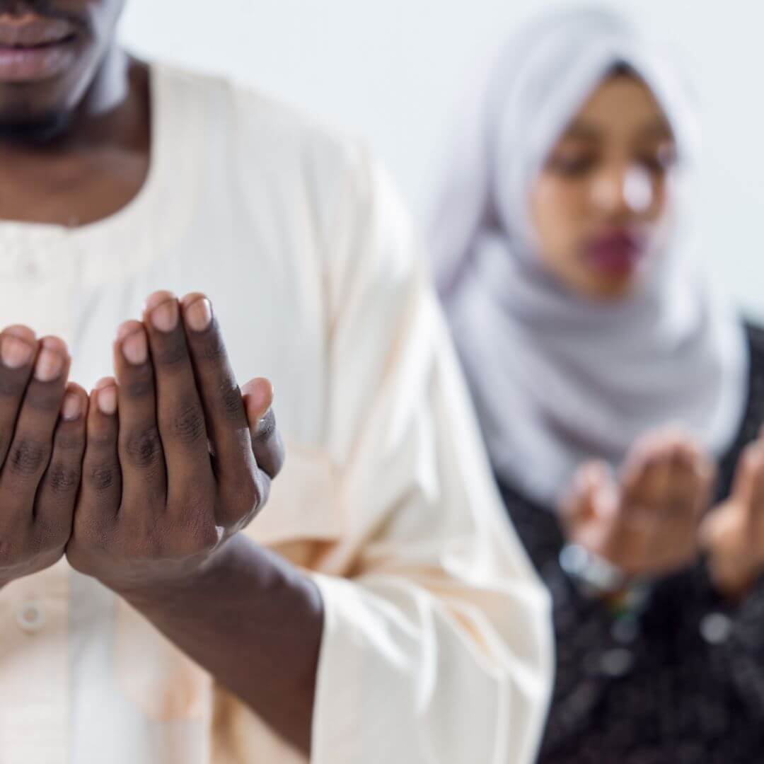 Deux musulmans faisant leur prière